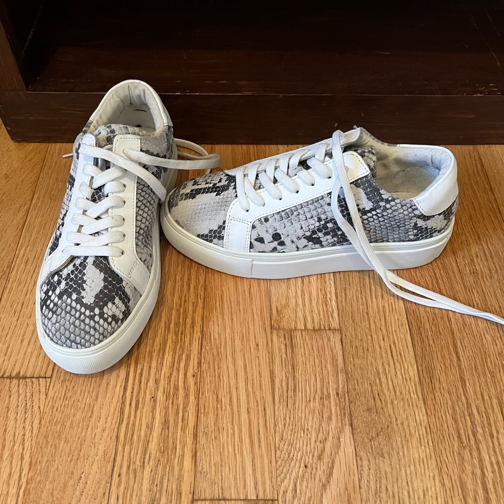 Women’s sneakers